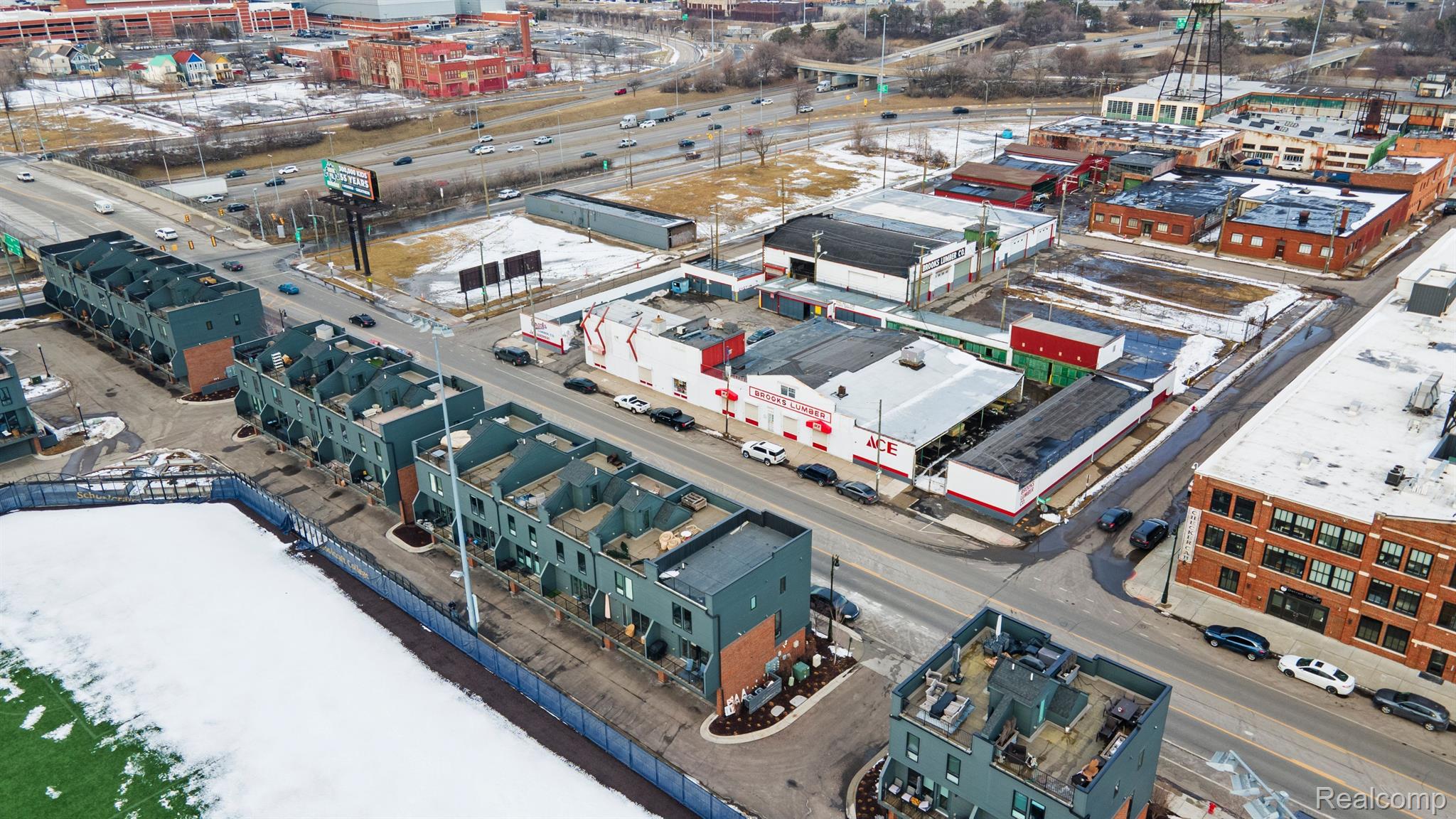 2221 TRUMBULL Street 6