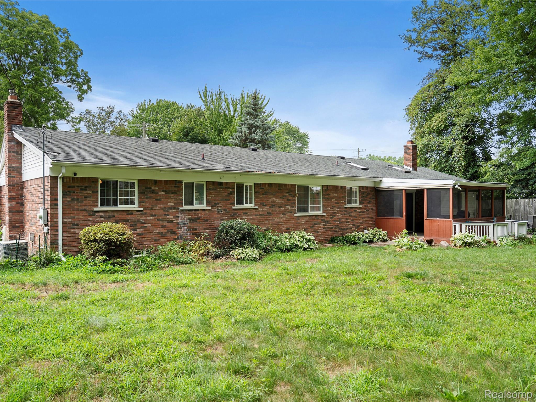 39488 Lanse Creuse Street