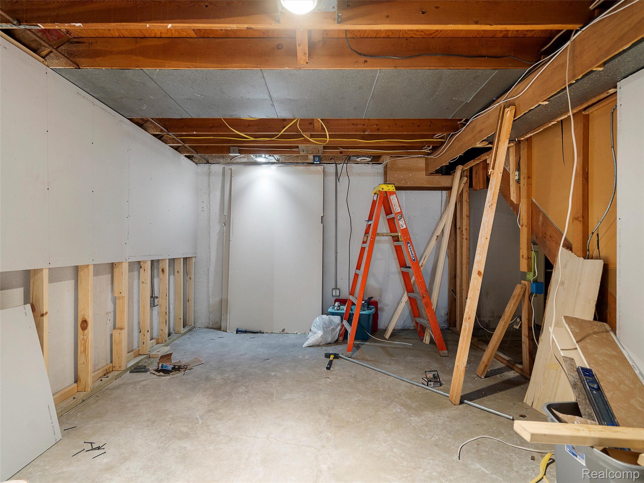 39488 Lanse Creuse Street