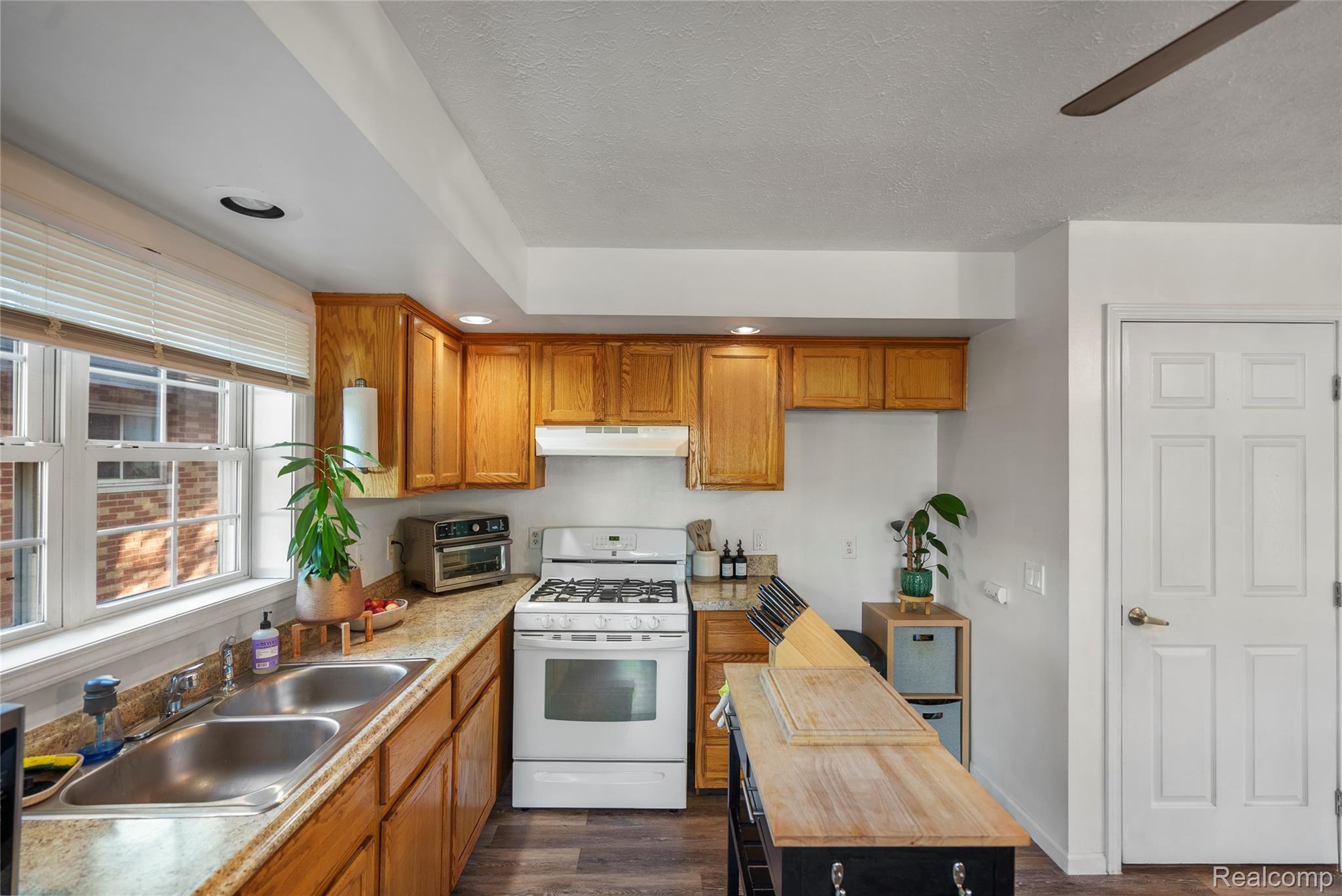 24282 Eleanor Avenue