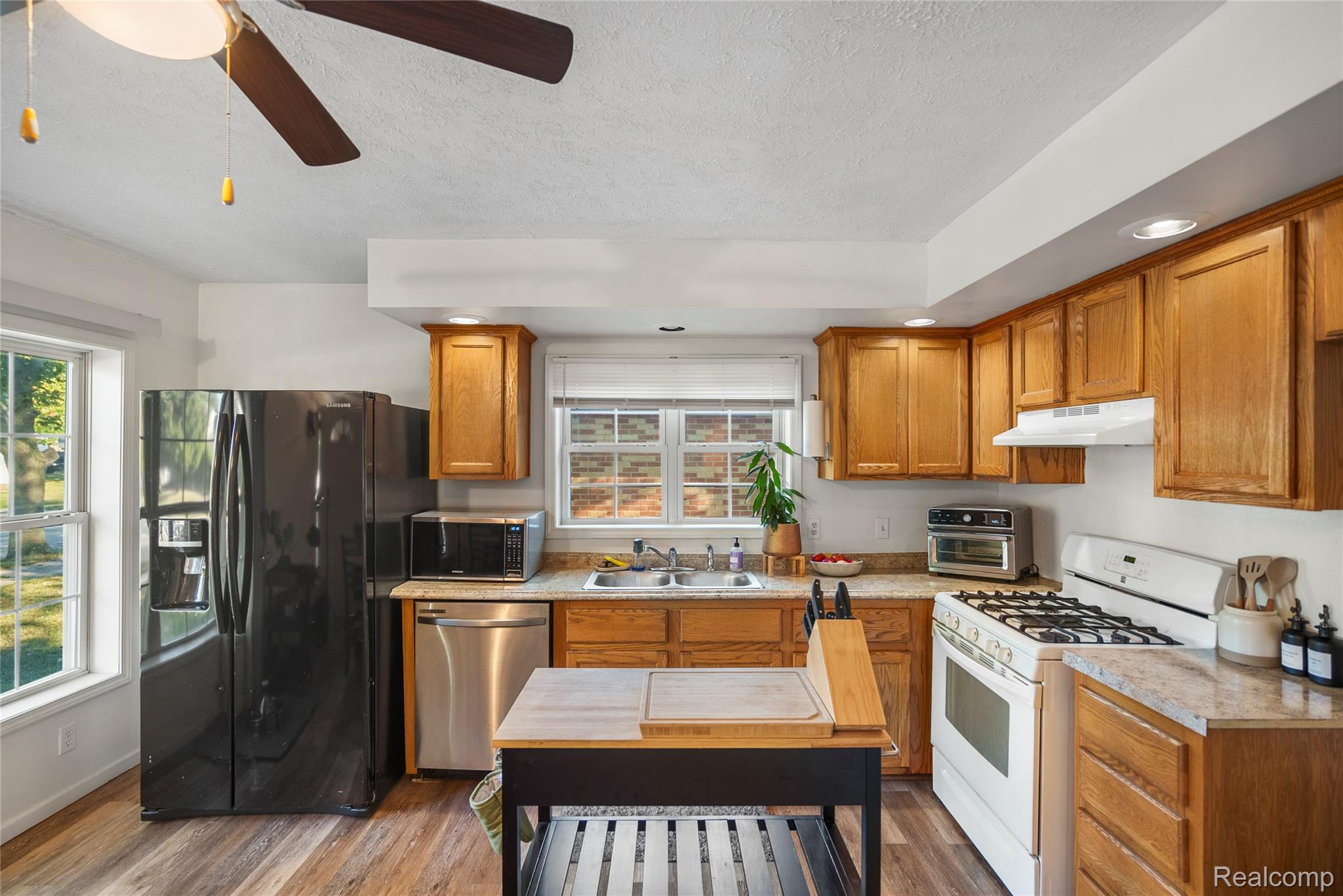 24282 Eleanor Avenue