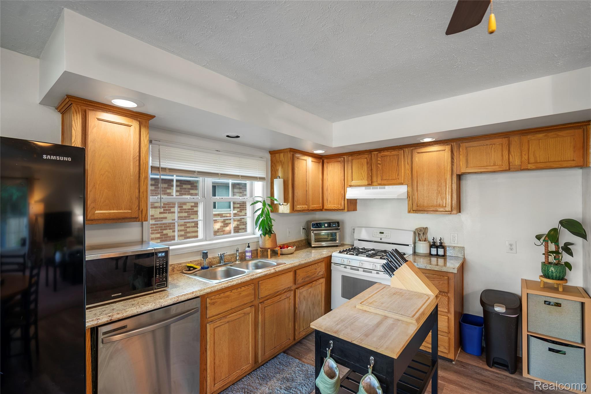 24282 Eleanor Avenue