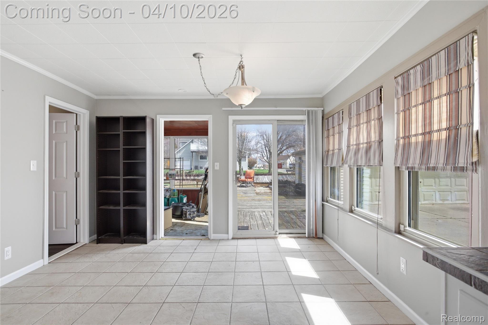 37886 Sunnybrook Street