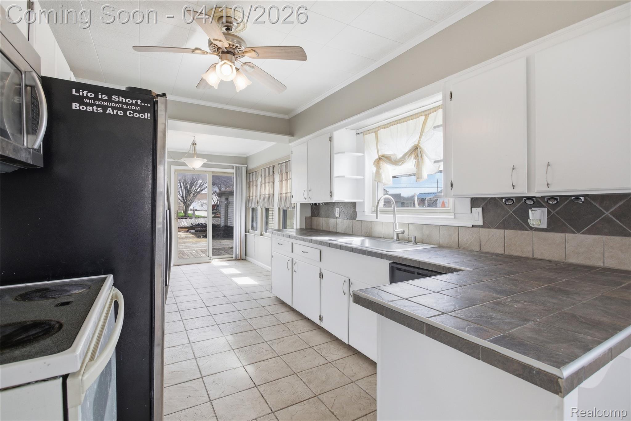 37886 Sunnybrook Street