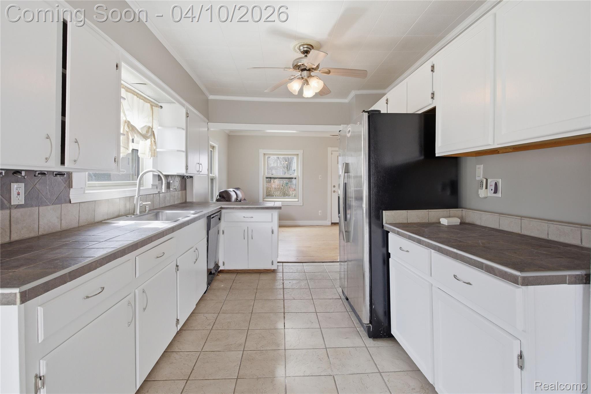 37886 Sunnybrook Street