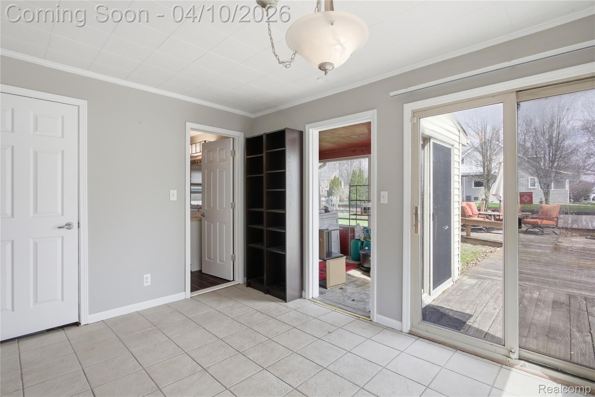 37886 Sunnybrook Street