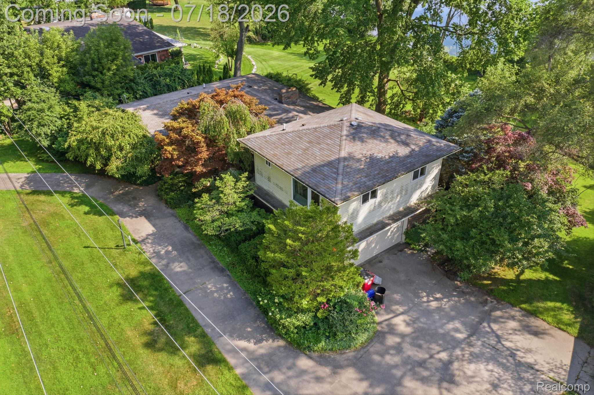 2726 Bay Drive