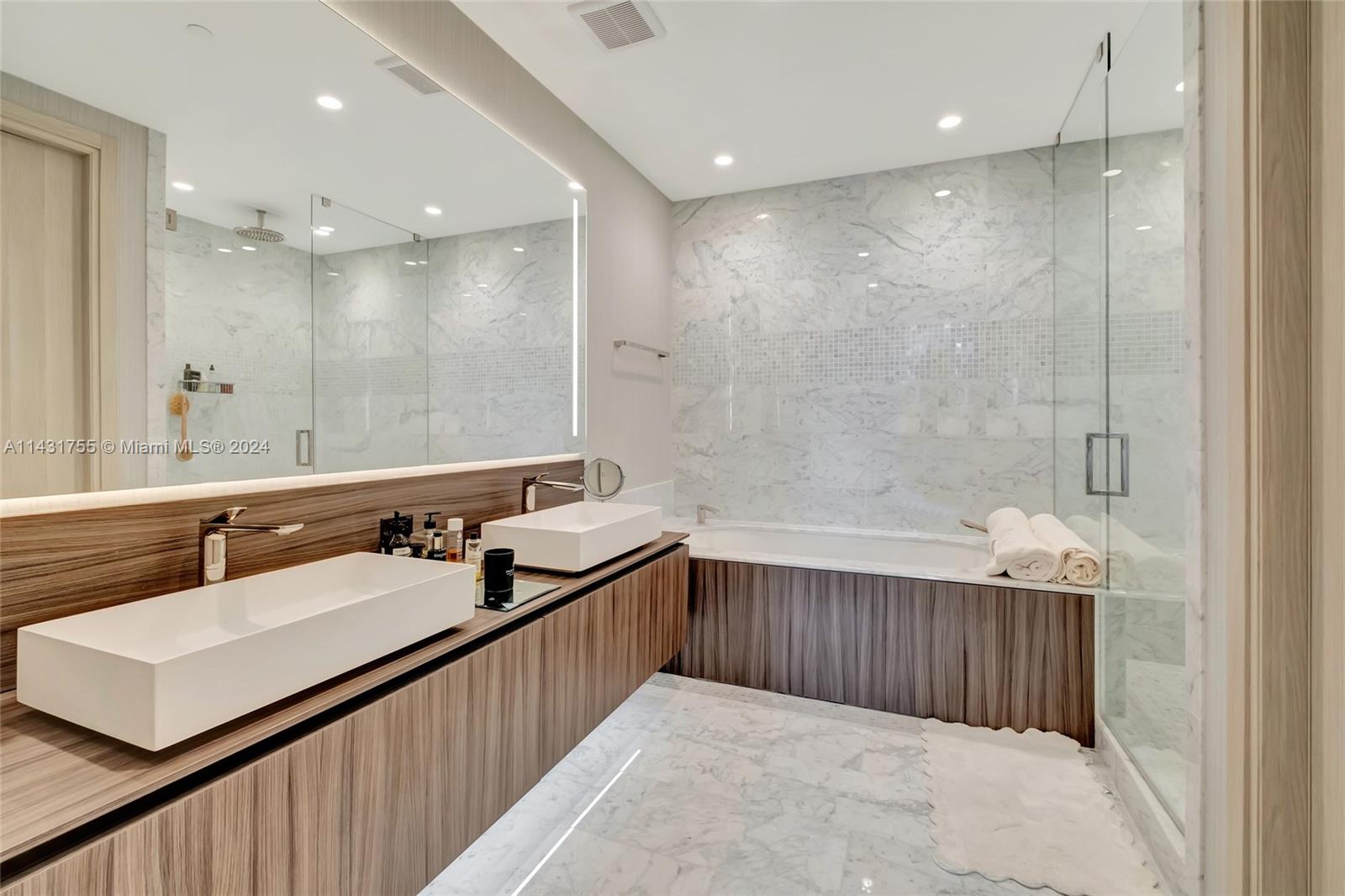 1000 Brickell Plz Unit: PH5003