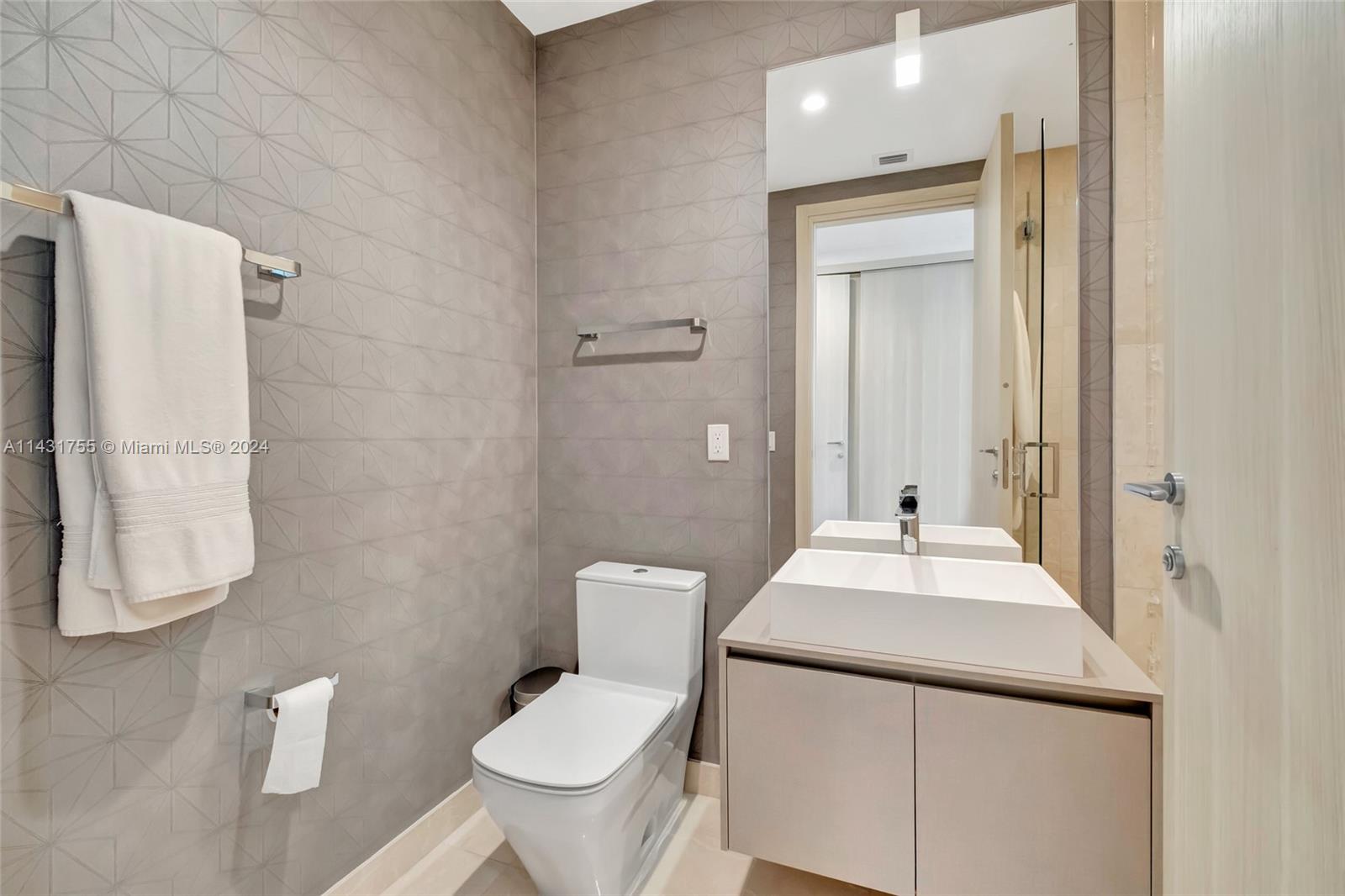 1000 Brickell Plz Unit: PH5003