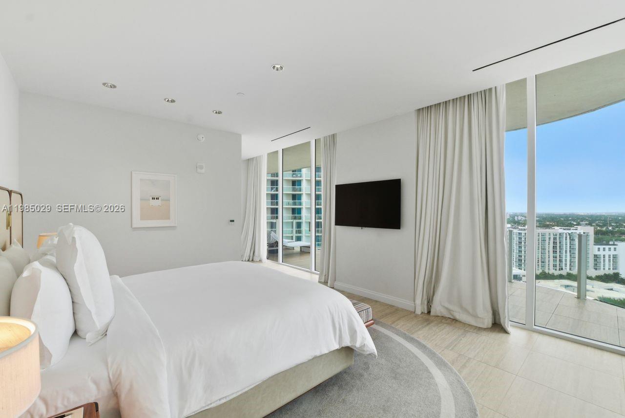 525 N Fort Lauderdale Beach Blvd Unit: 1509