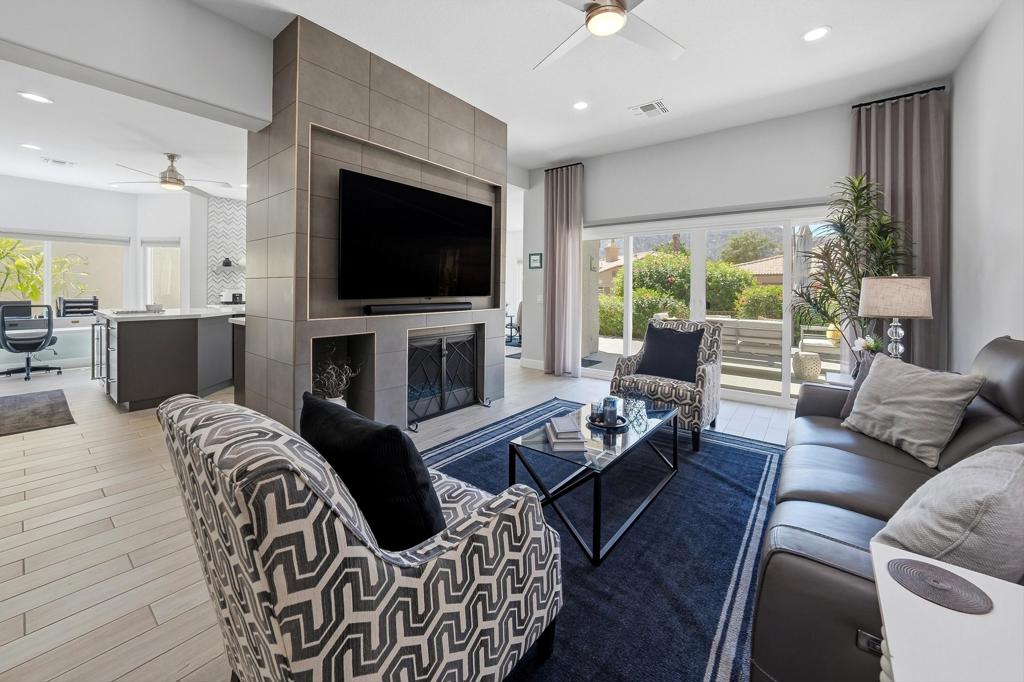 48221 Calle Florista