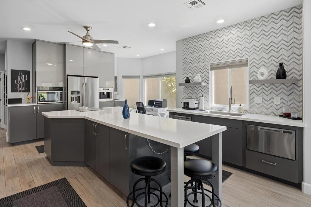 48221 Calle Florista
