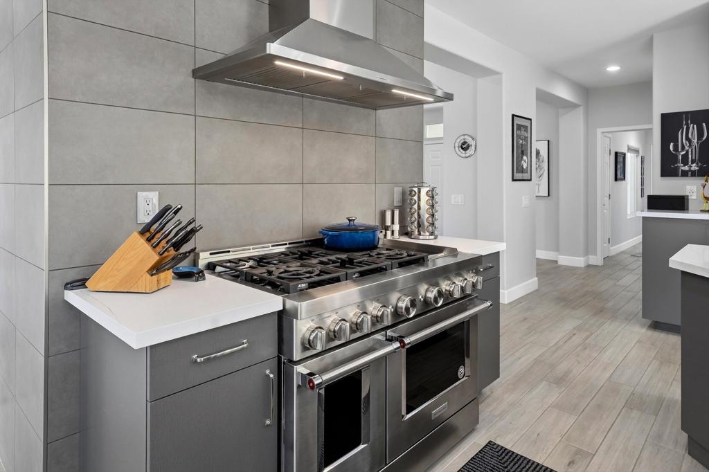48221 Calle Florista