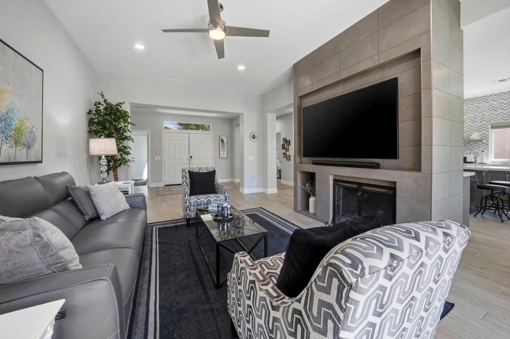 48221 Calle Florista
