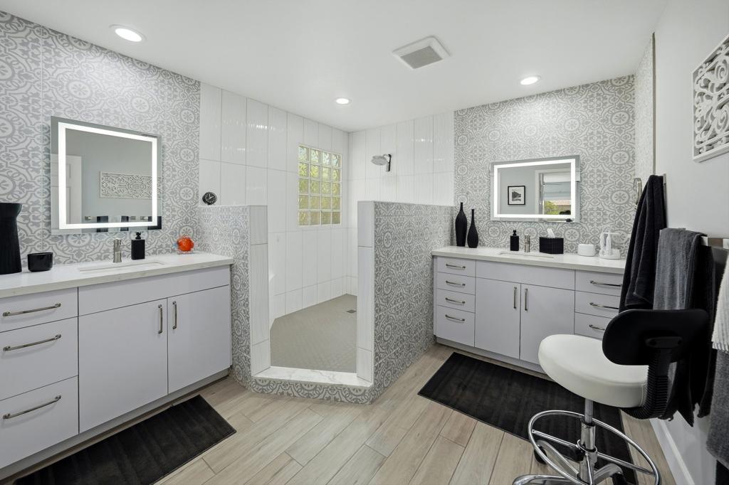 48221 Calle Florista