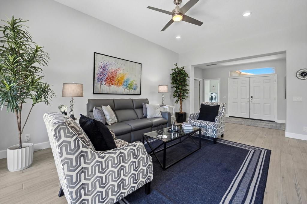 48221 Calle Florista