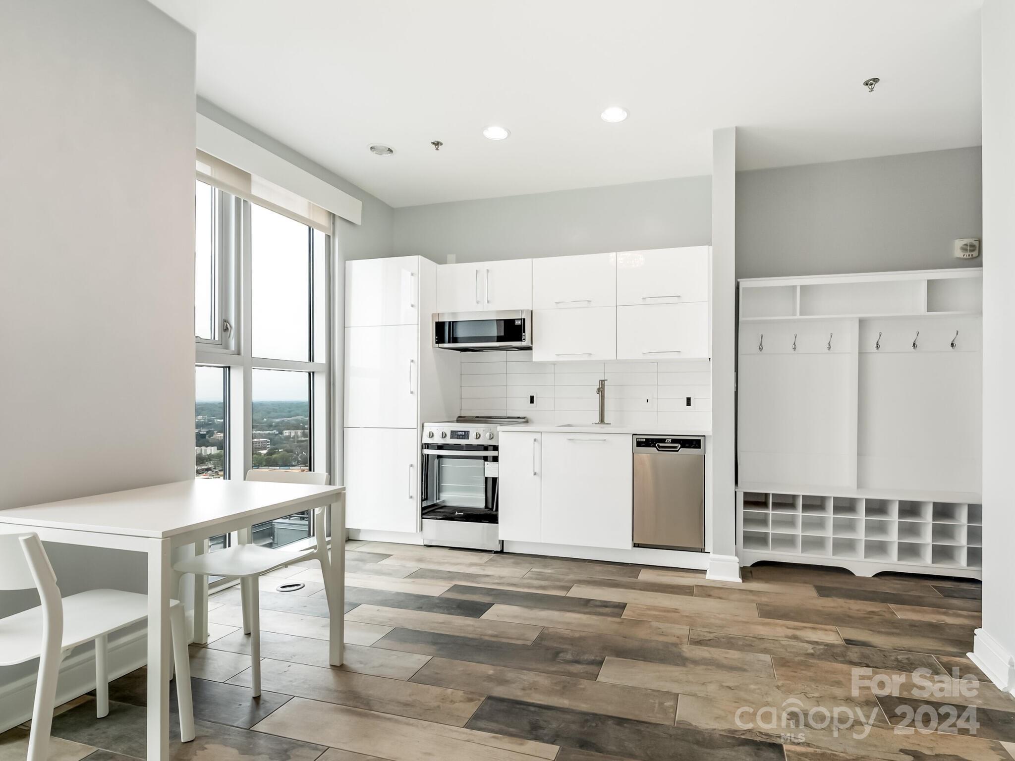 333 W Trade Street Unit: 2008