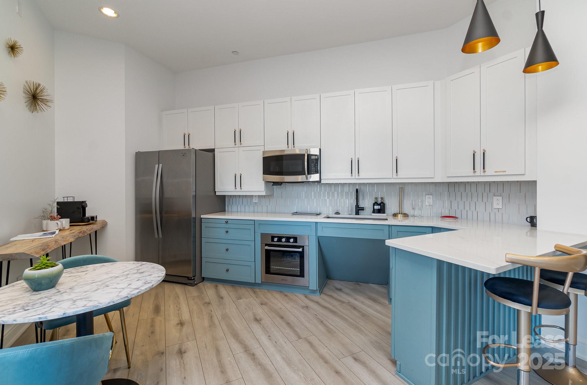 333 W Trade Street Unit: 2008