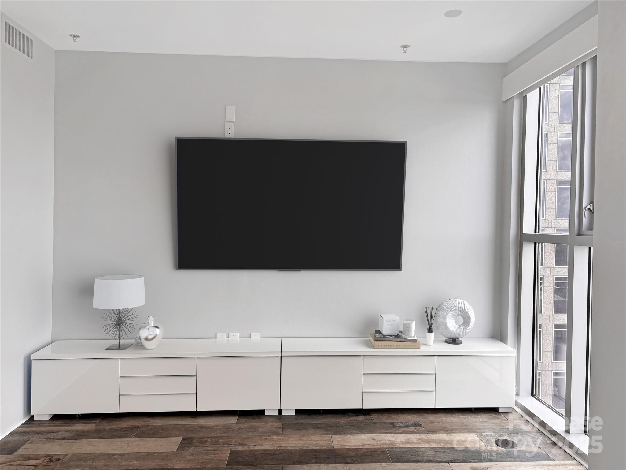 333 W Trade Street Unit: 2008