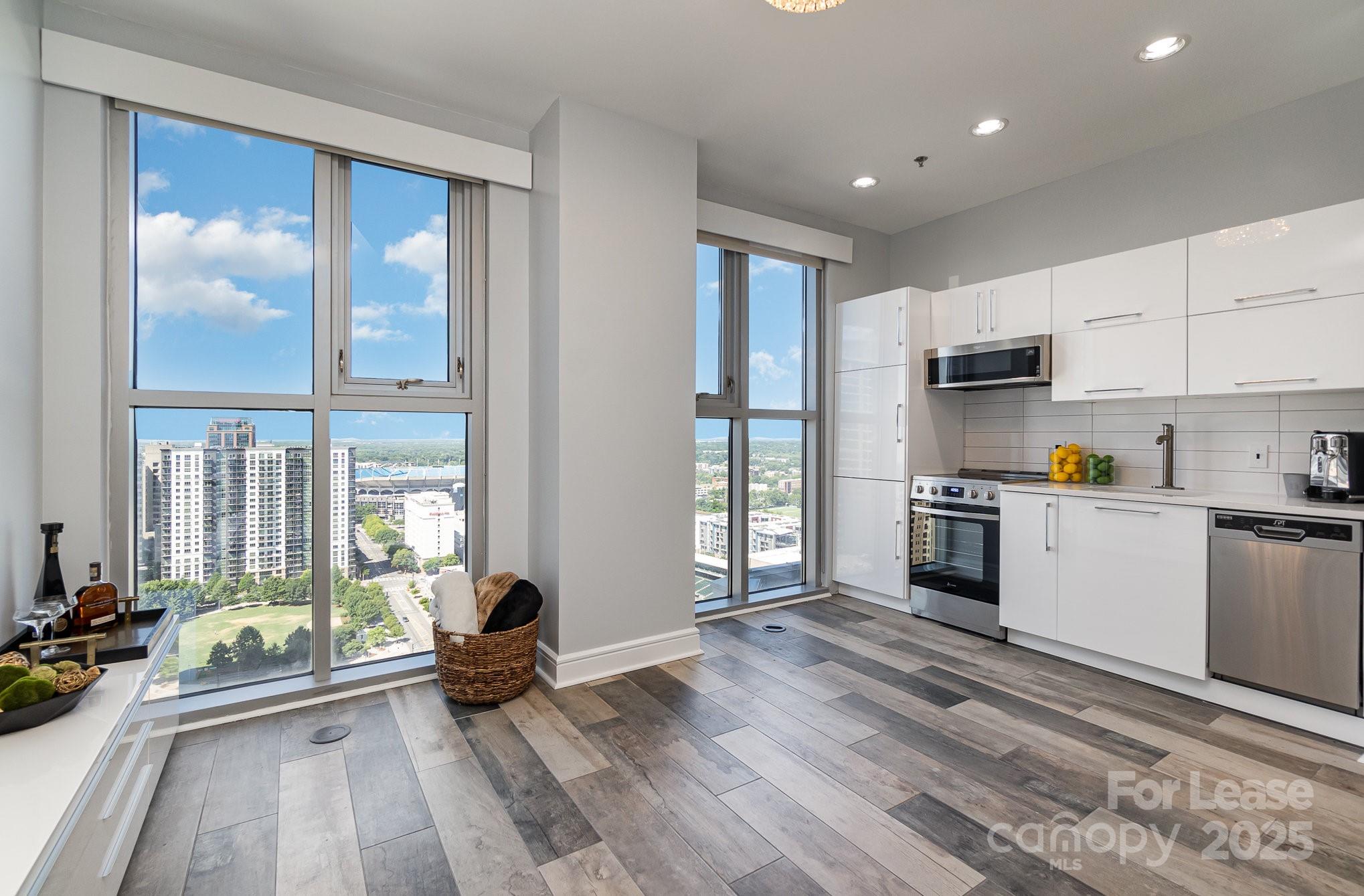 333 W Trade Street Unit: 2008