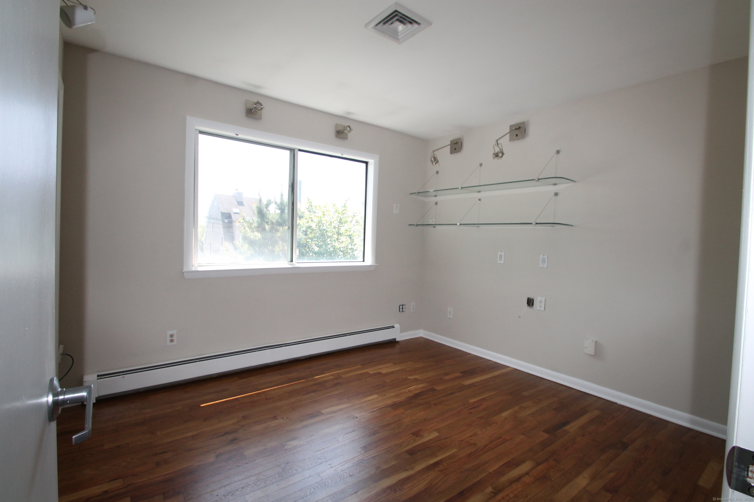 610 Beach Road