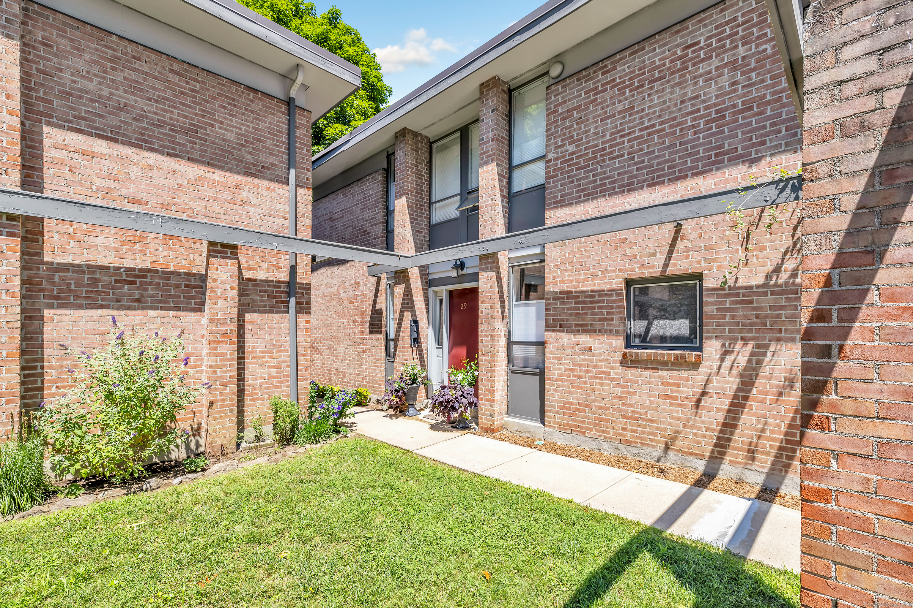 160 Fairfield Woods Road APT 29