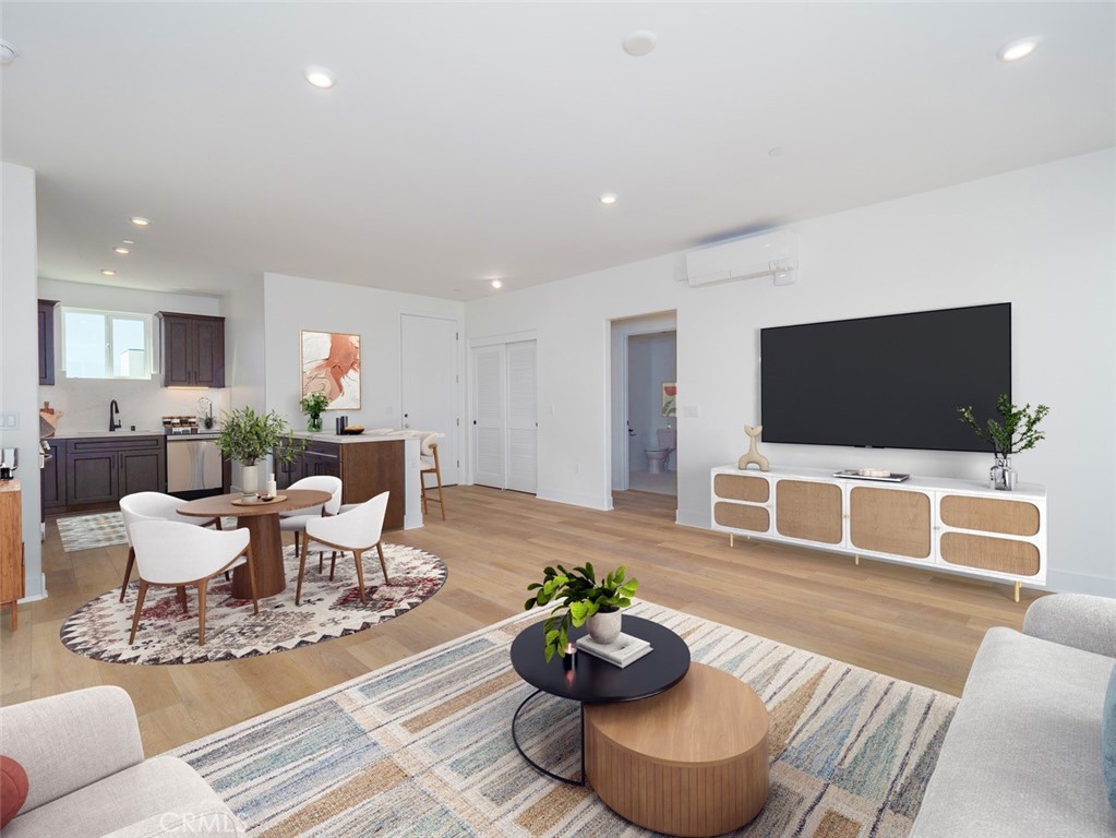 402 W. Grand Ave 409