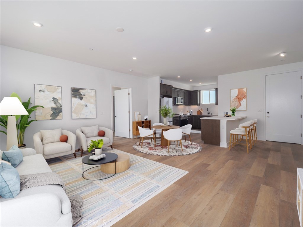 402 W. Grand Ave 409