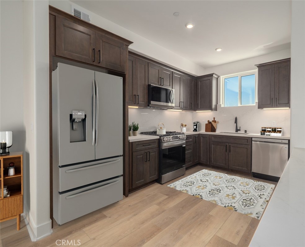 402 W. Grand Ave 409