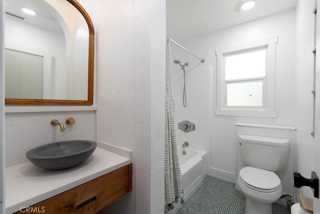 5285 Ensenada Avenue