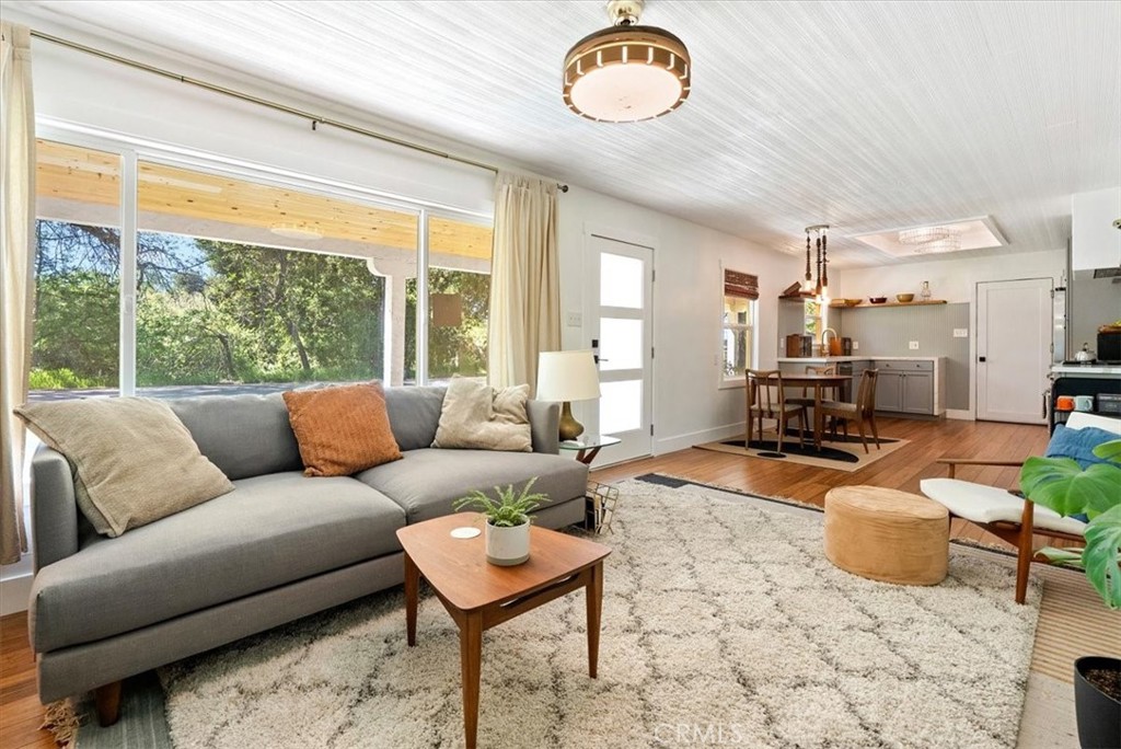 5285 Ensenada Avenue