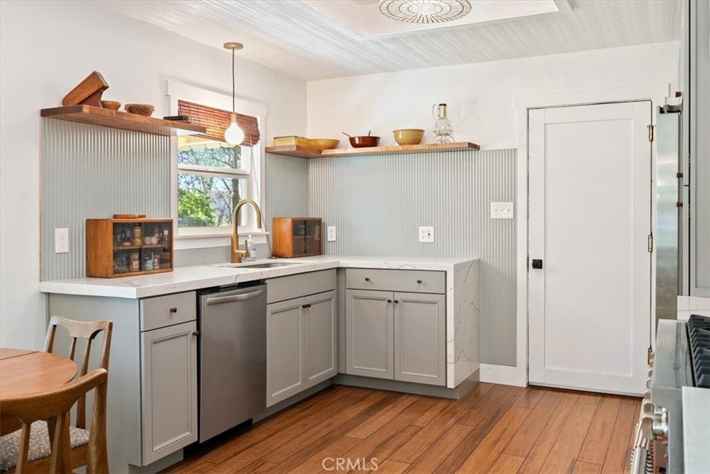 5285 Ensenada Avenue