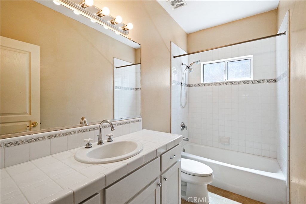 1550 Strawberry Avenue