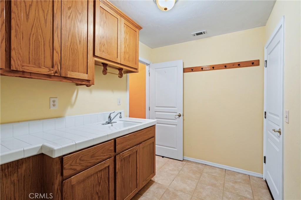 1550 Strawberry Avenue