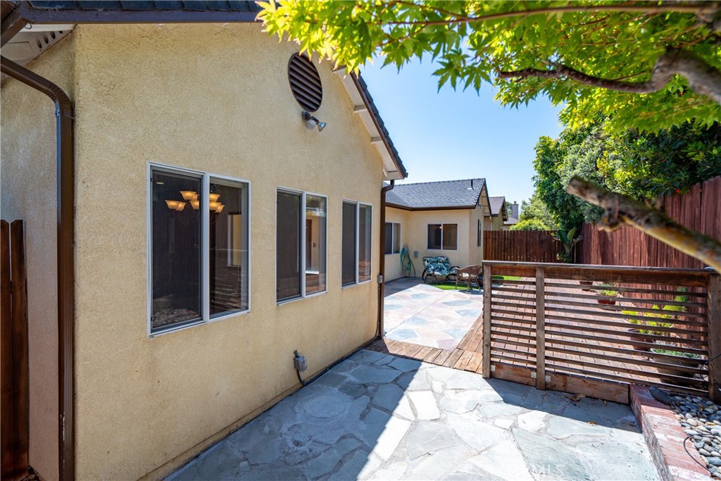 1550 Strawberry Avenue