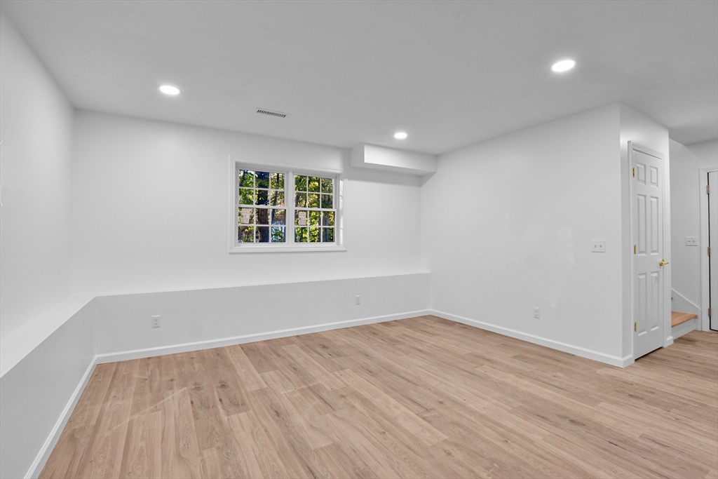 76 Number 6 Schoolhouse Rd