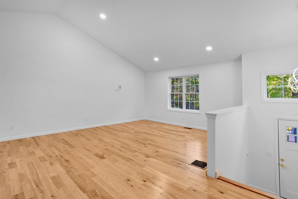 76 Number 6 Schoolhouse Rd