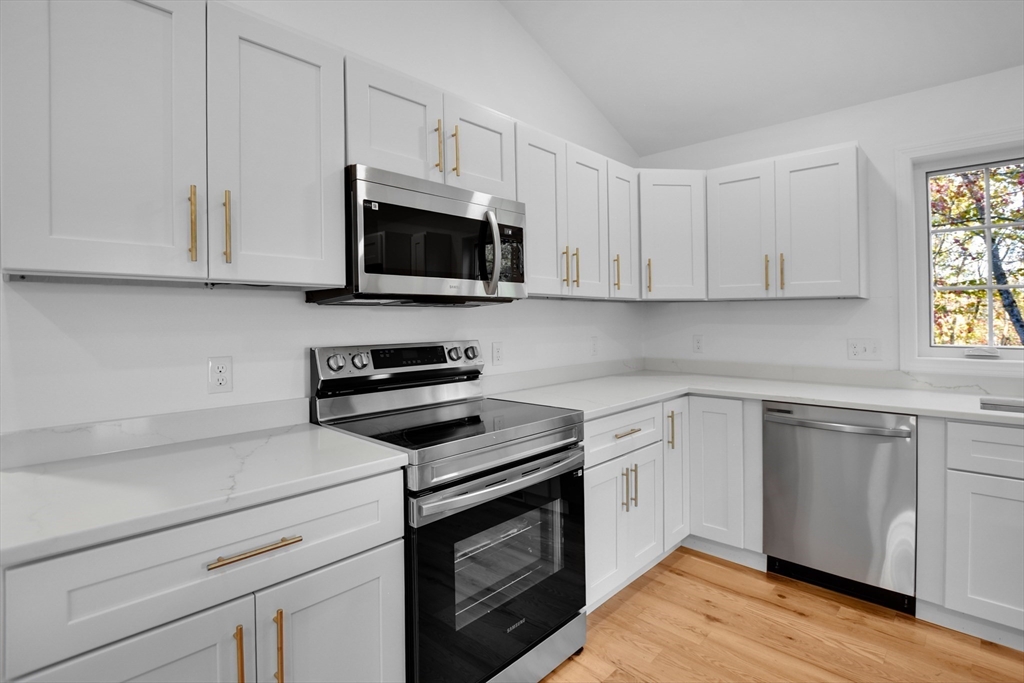 76 Number 6 Schoolhouse Rd