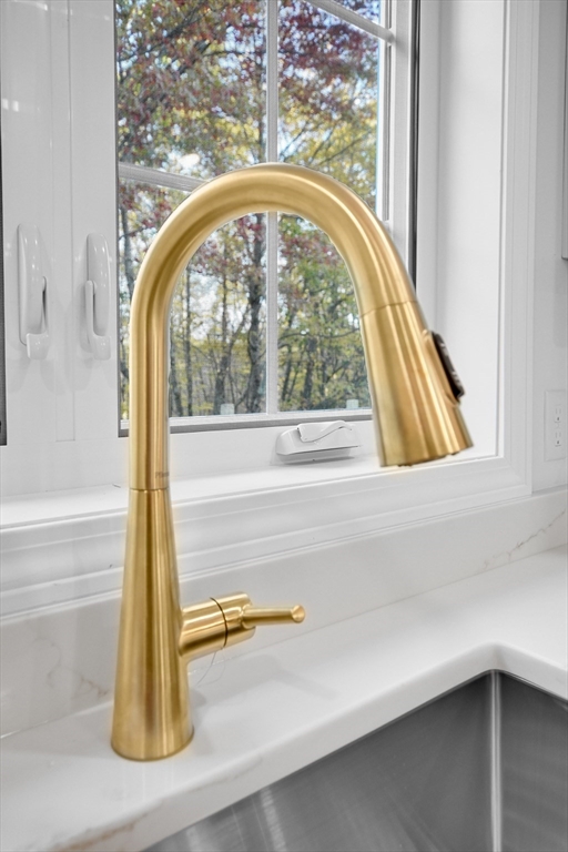 76 Number 6 Schoolhouse Rd