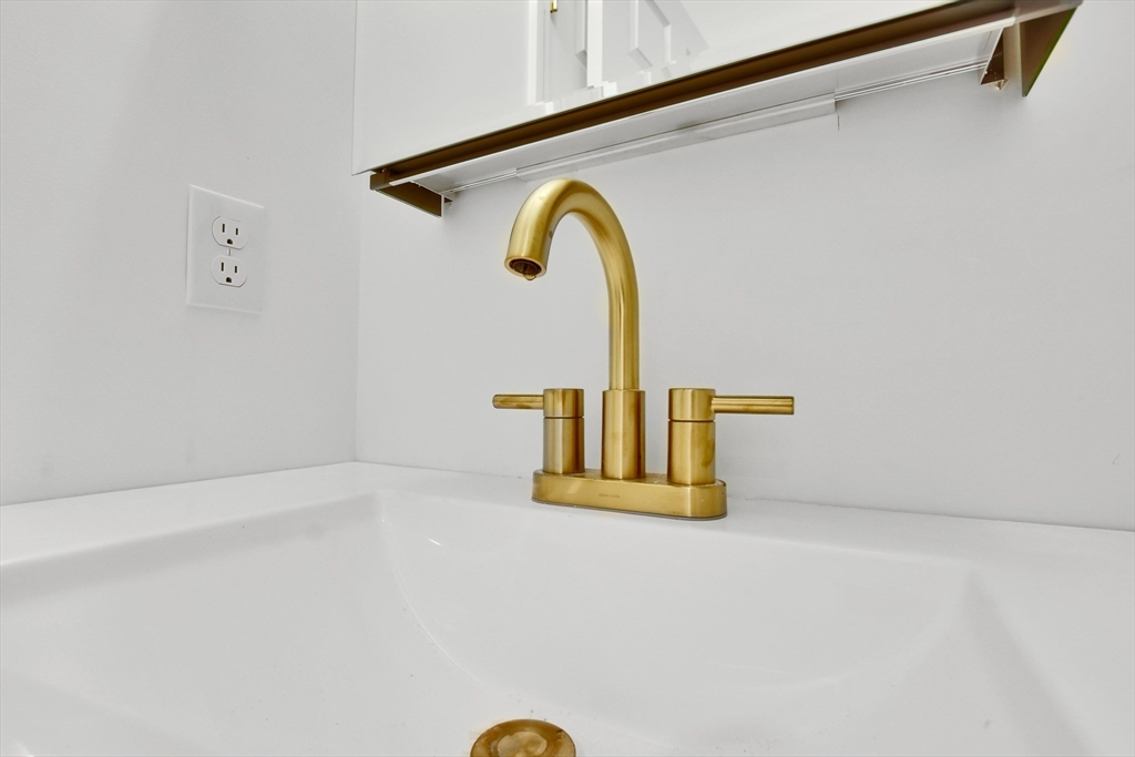 76 Number 6 Schoolhouse Rd