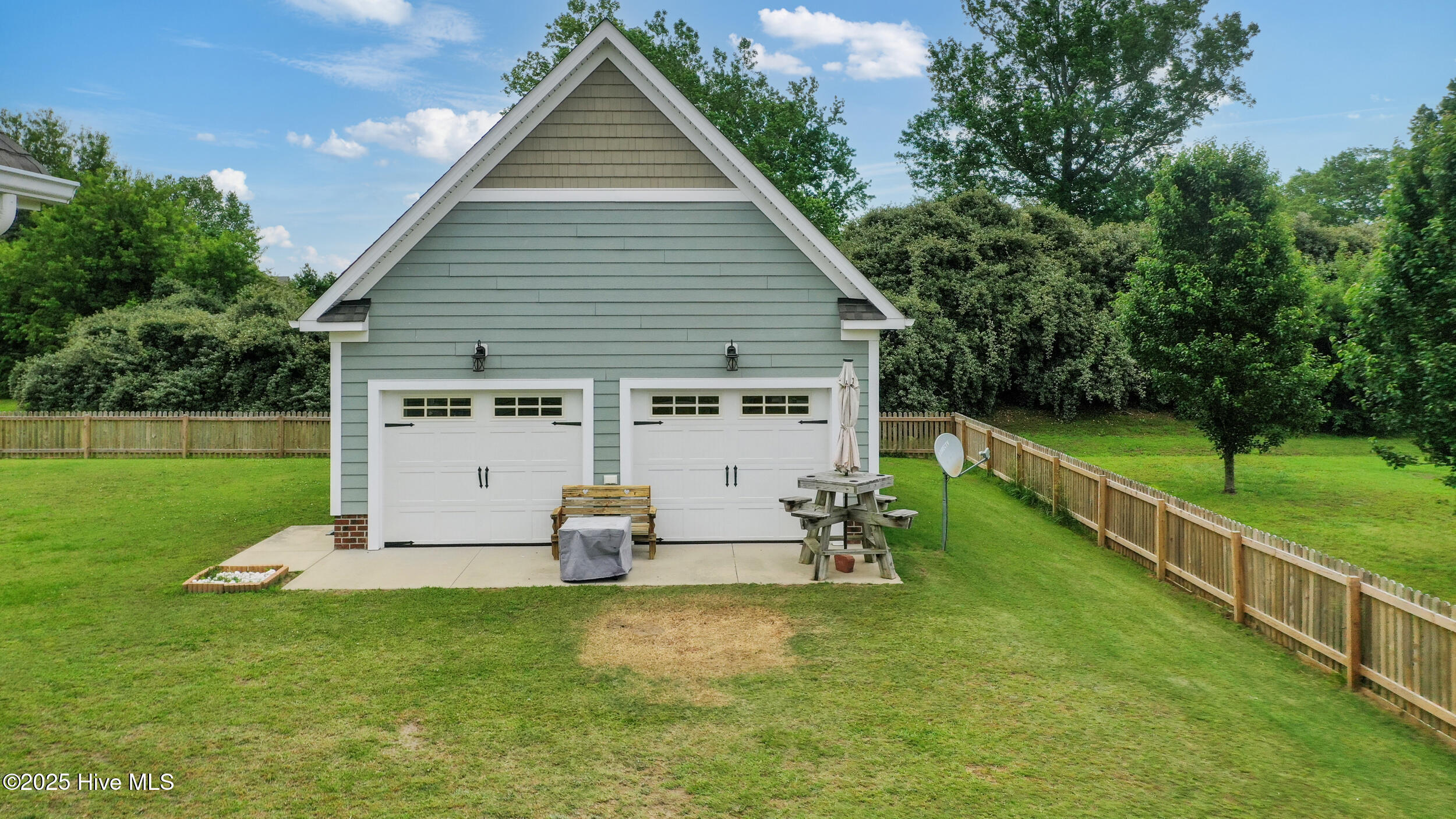 121 Algonquin Trail