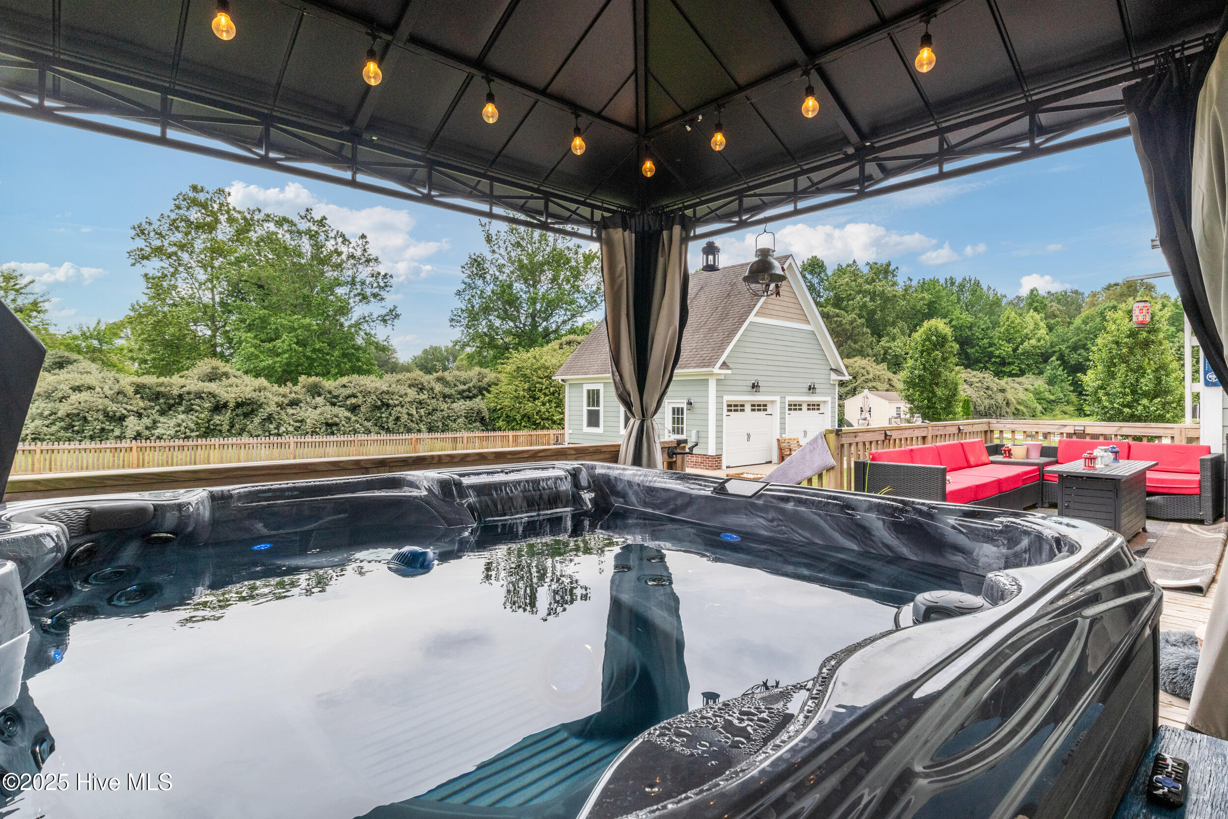 121 Algonquin Trail