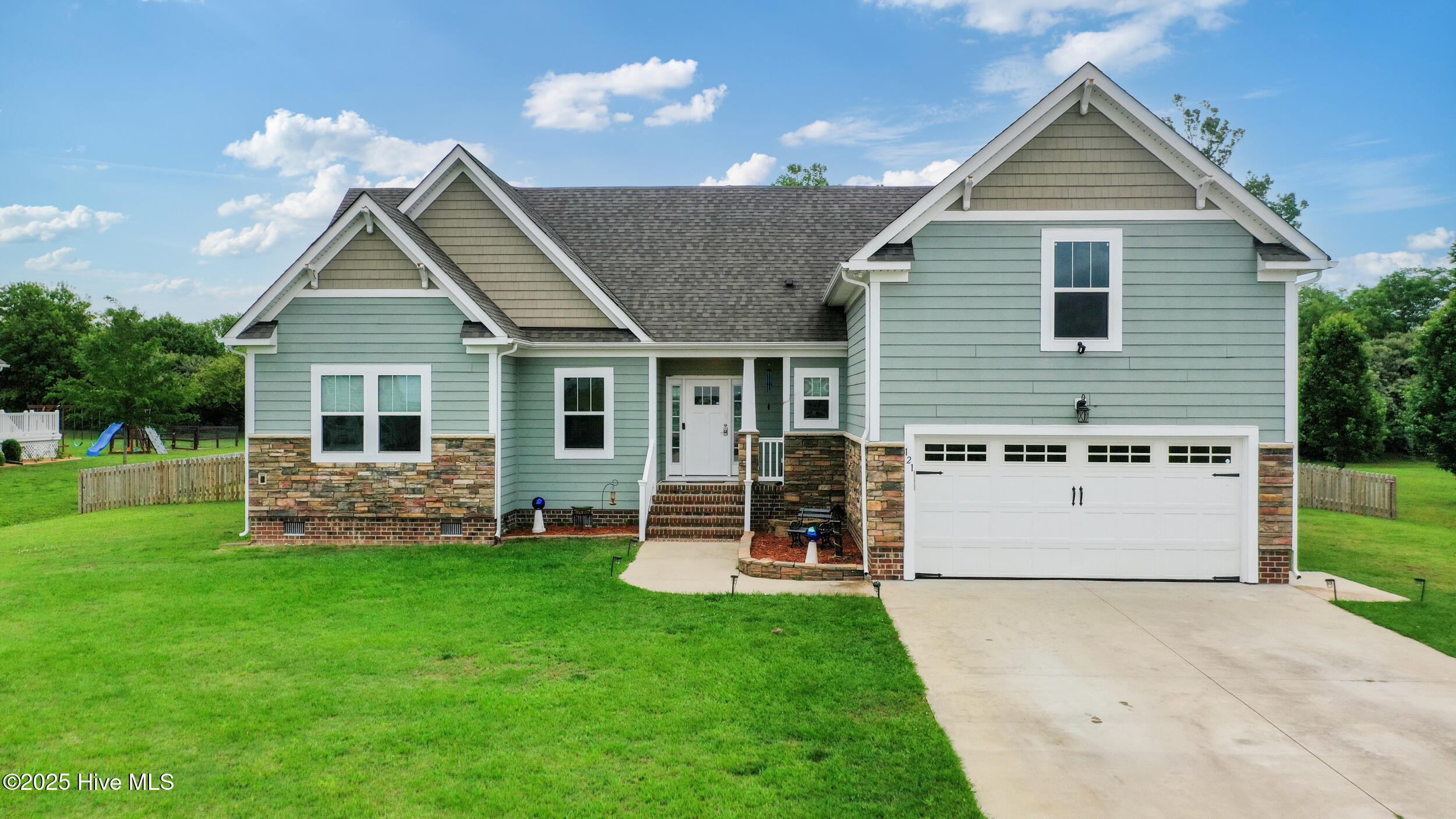 121 Algonquin Trail