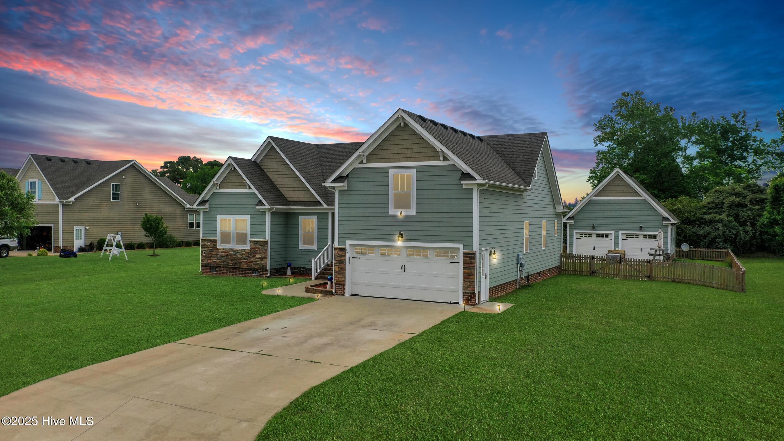 121 Algonquin Trail