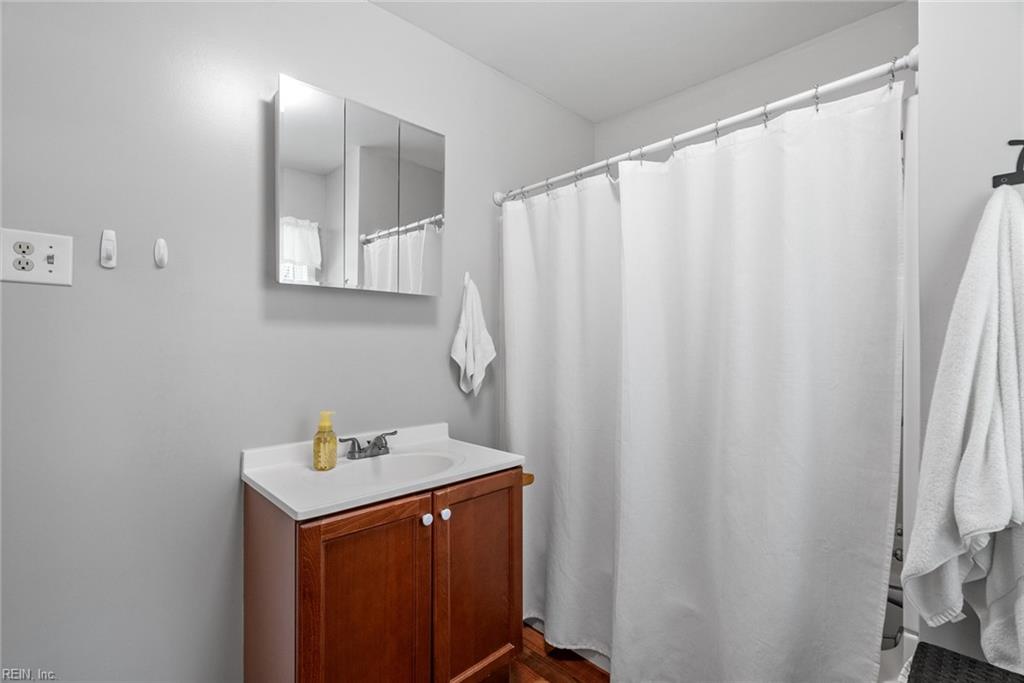 2500 Saint Brides RD W