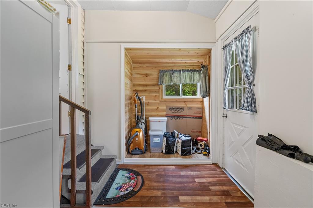 2500 Saint Brides RD W