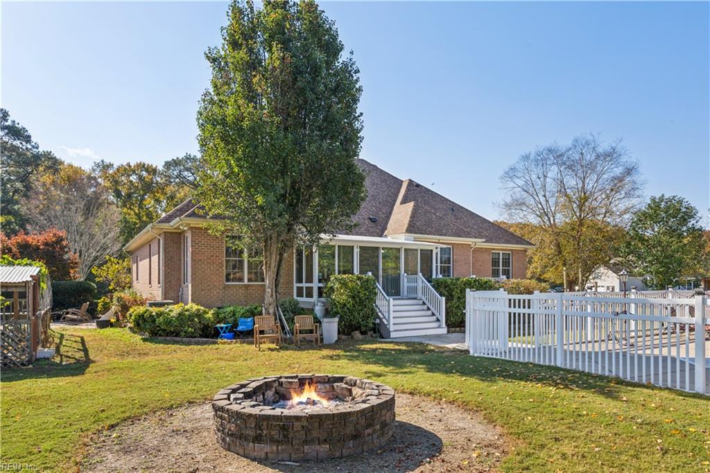 3724 Douglas RD