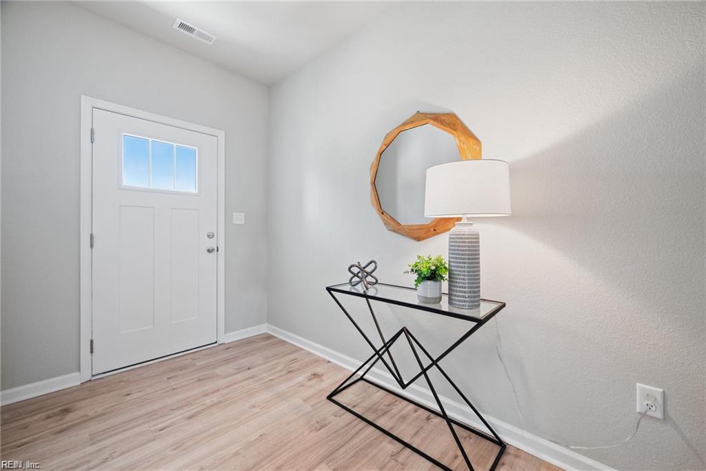 211 Apple CT