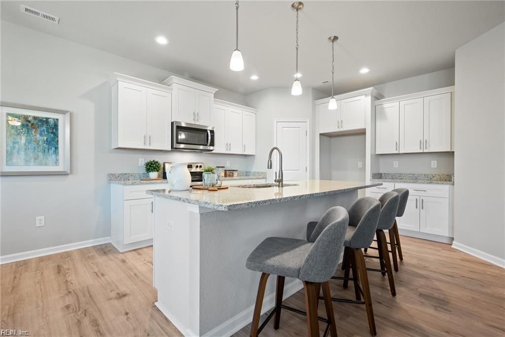 211 Apple CT