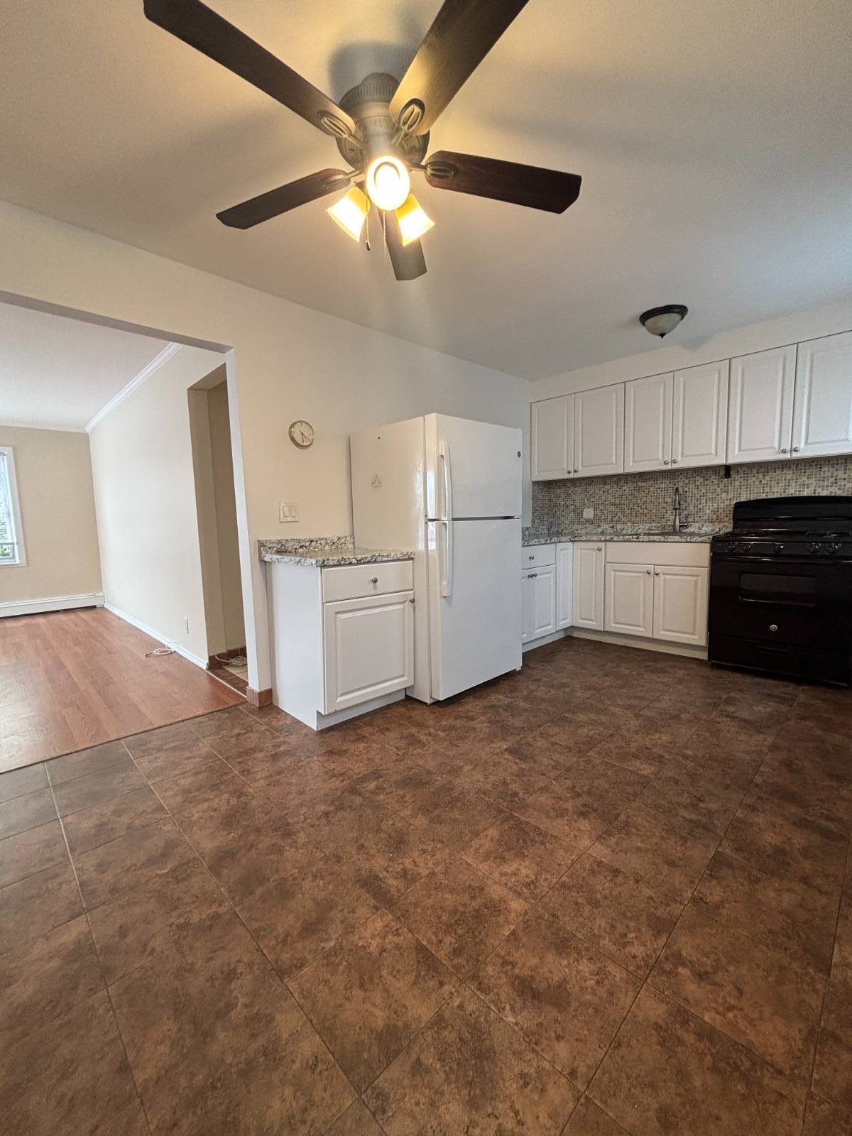 627 W Park Ave 1FL